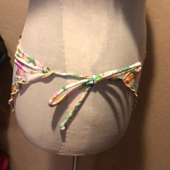 Floral Medium Victoria Secret bikini set - Picture 7 of 8